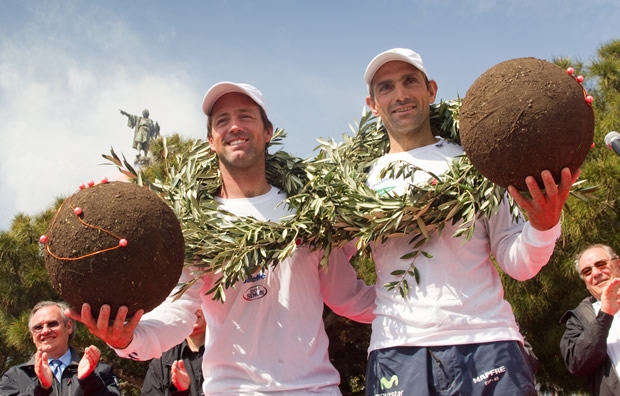 Iker and Xabi with their 'grandes cajones'